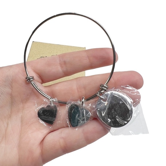 New Silver Tone Love You Mom Charm Bangle Bracelet - Picture 4 of 5